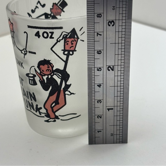 Funny vintage Federal Glass 4 ounce shot glass with painted characters - Picture 9 of 10
